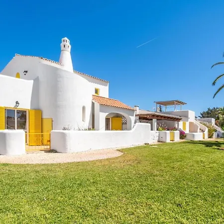 Вилла Bougainvilla - Vilamoura - Pool - Free Wifi - Air Con *