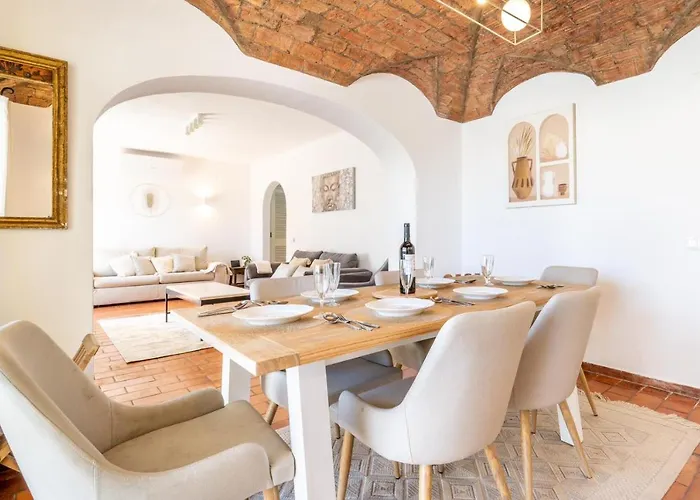 Bougainvilla - Vilamoura - Pool - Free Wifi - Air Con *