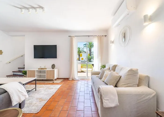 Вилла Bougainvilla - Vilamoura - Pool - Free Wifi - Air Con *
