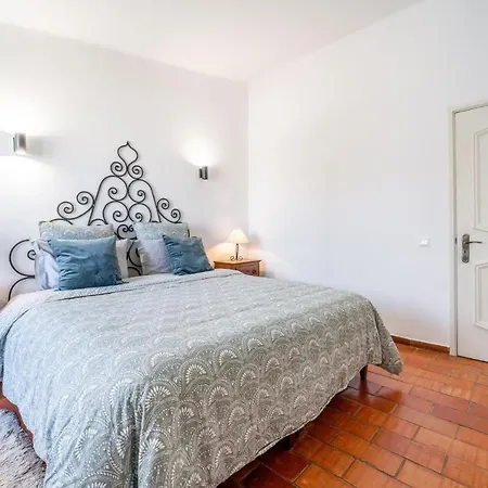 Bougainvilla - Vilamoura - Pool - Free Wifi - Air Con Villa