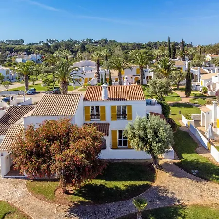 Bougainvilla - Vilamoura - Pool - Free Wifi - Air Con Villa